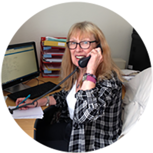 image of volunteer answering phone